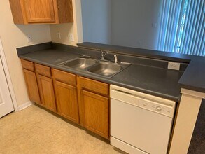 Building Photo - 447 W Longleaf Dr