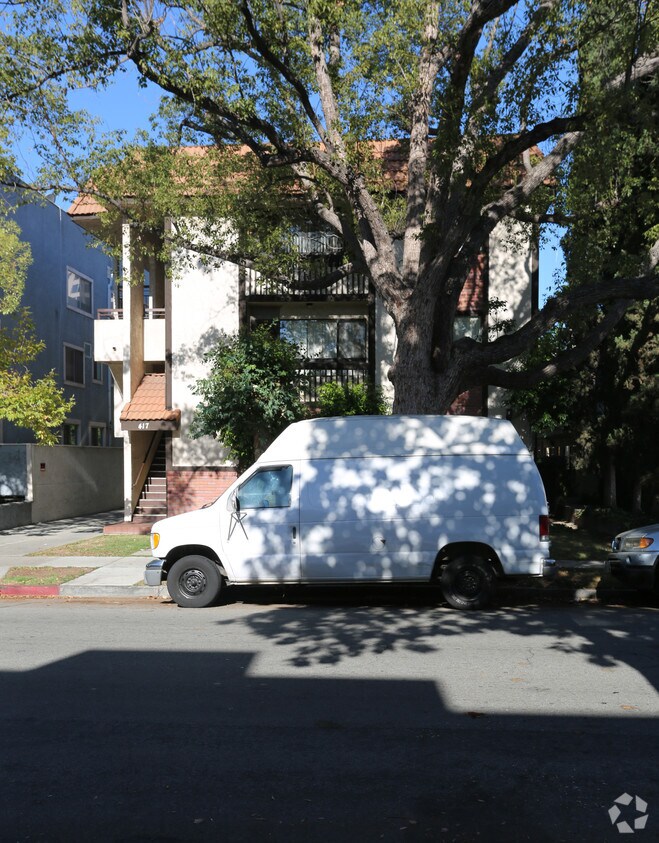 Building Photo - 417 N Kenwood St