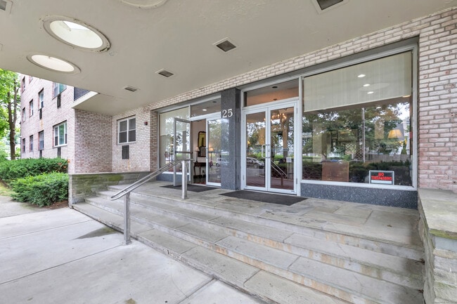 Building Photo - 25 Cartright St