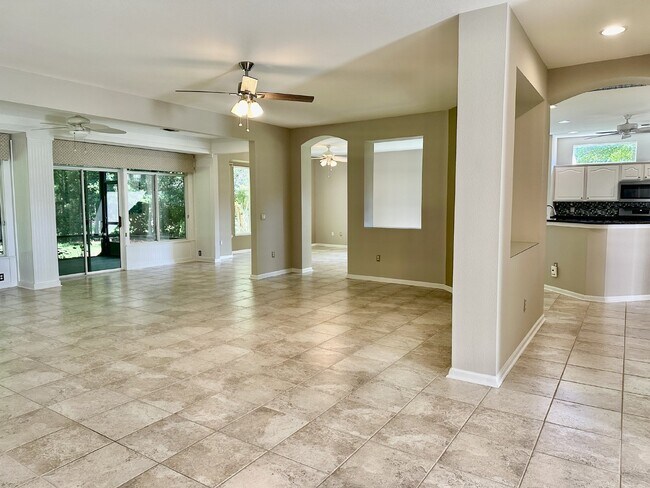 Building Photo - Beautiful Spacious Home in Sun City!