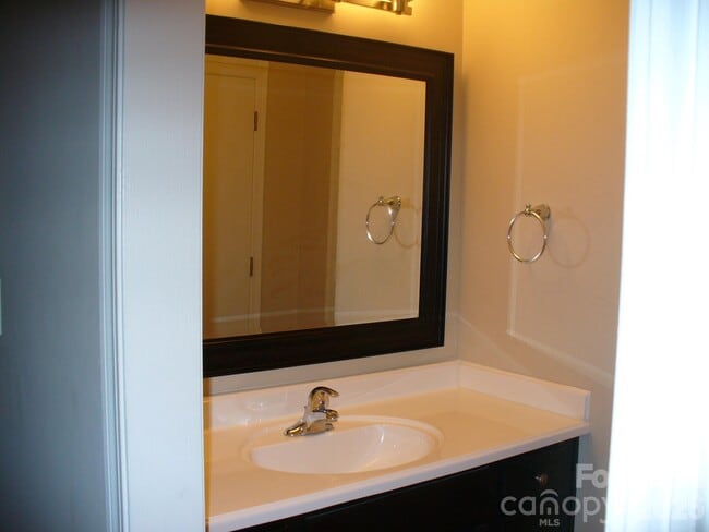 Foto del edificio - 241 Country Club Dr NE