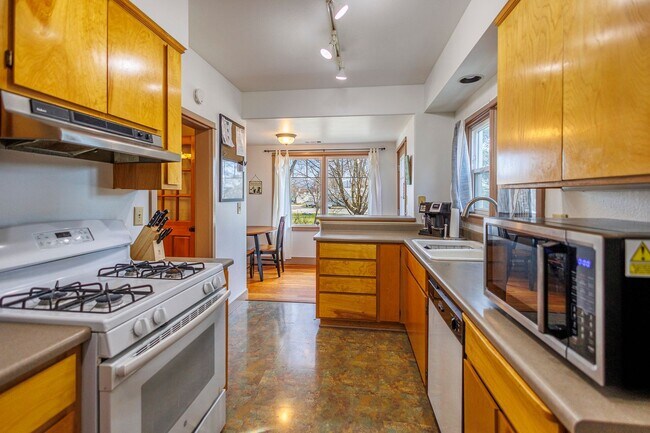 Foto del edificio - Oakdale Cottage:  Charming 1900's complete...