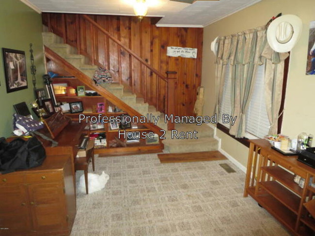 Building Photo - 601 S Aikman St