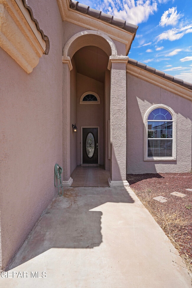 Building Photo - 3653 Tierra Inca Dr