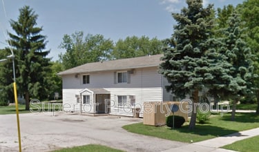 Building Photo - 714 N Oak St