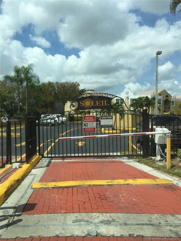Primary Photo - 9731 Fontainebleau Blvd