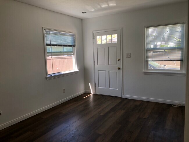 Entrance view from Living room - 858 Penn St