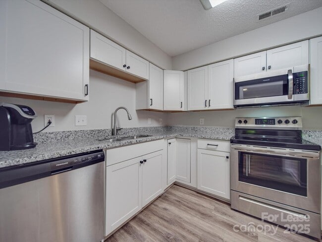 Building Photo - 1052 Churchill Downs Ct