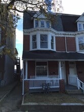 Building Photo - 904 W Locust St
