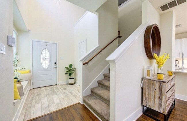 Building Photo - 8730 Rainglen Ln