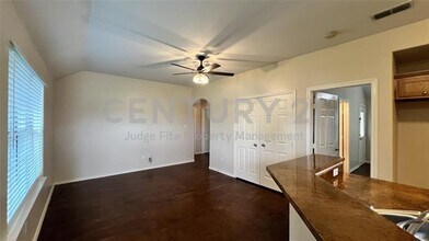 Building Photo - 106 Sunburst Ct