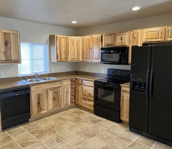 Custom Cabinetry - 6010 Oak St