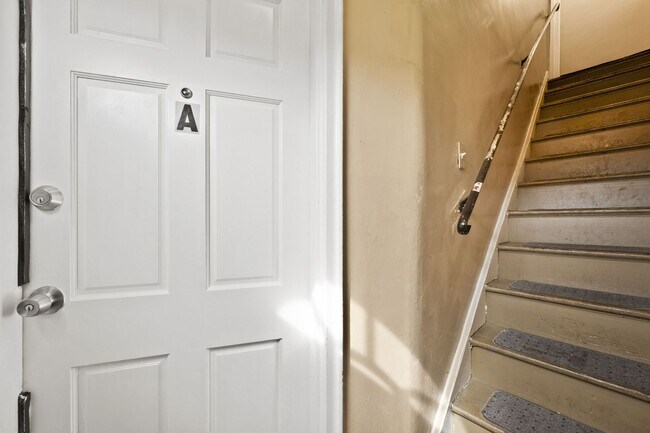 Building Photo - 5349 Nelson Ave