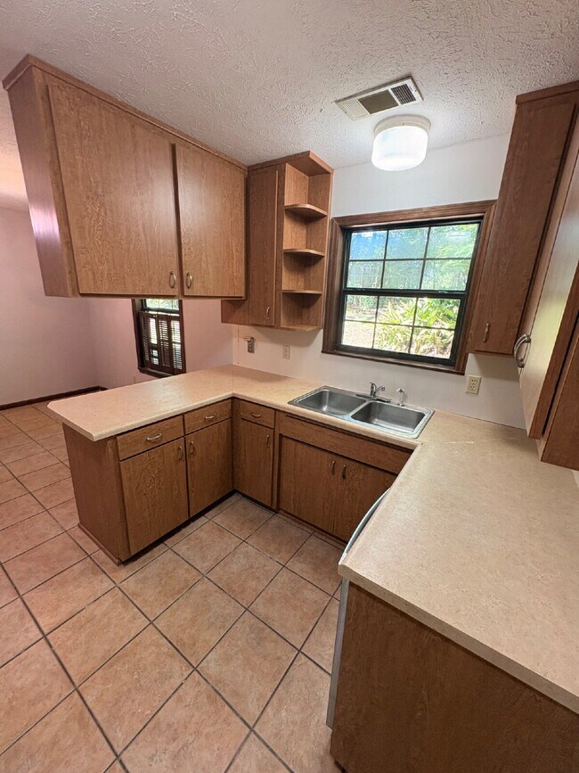 Foto del edificio - Charming 3-Bed, 2-Bath Home with 1623 sq. ft. of Comfort in the North Side of Tallahassee!