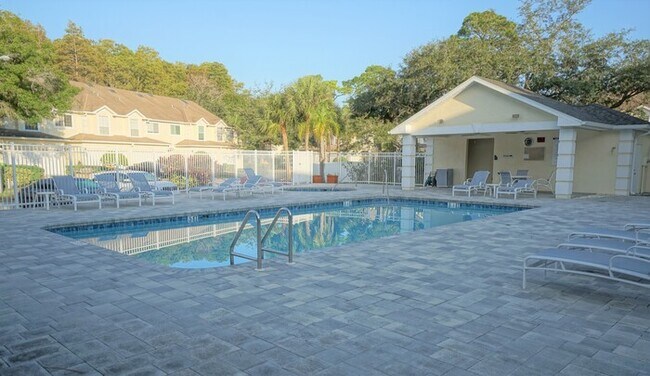 Foto del edificio - 3-Bed, 2.5-Bath, 2-Car Garage in Palm Harbor