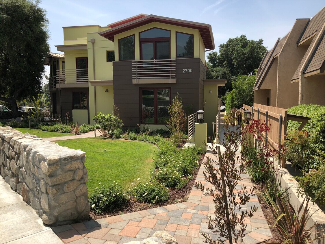 Primary Photo - 2700 Piedmont Ave