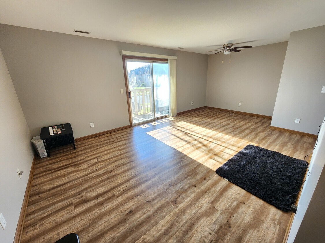 2390 Bicentennial Ave Unit 5, Crest Hill, IL 60403 Condo for Rent in