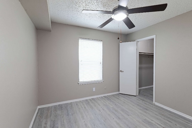 Foto del edificio - 531 Bedford Rd