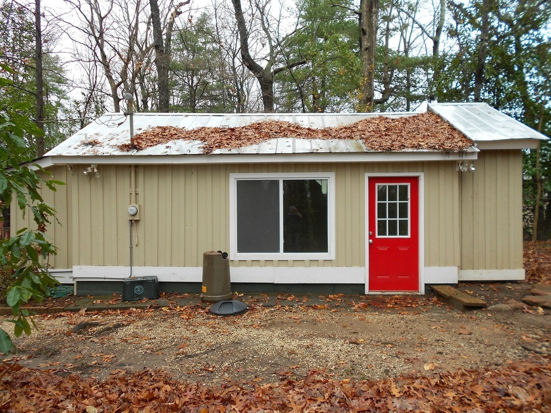 Primary Photo - Cozy One Room Studio Apartment in Marietta!