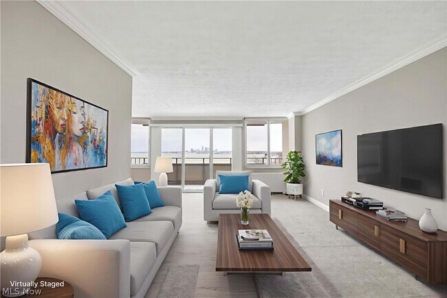 Foto del edificio - 12900 Lake Ave