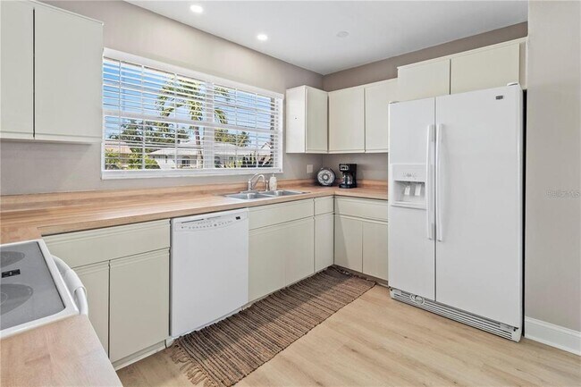 Foto del edificio - 5207 88th St W