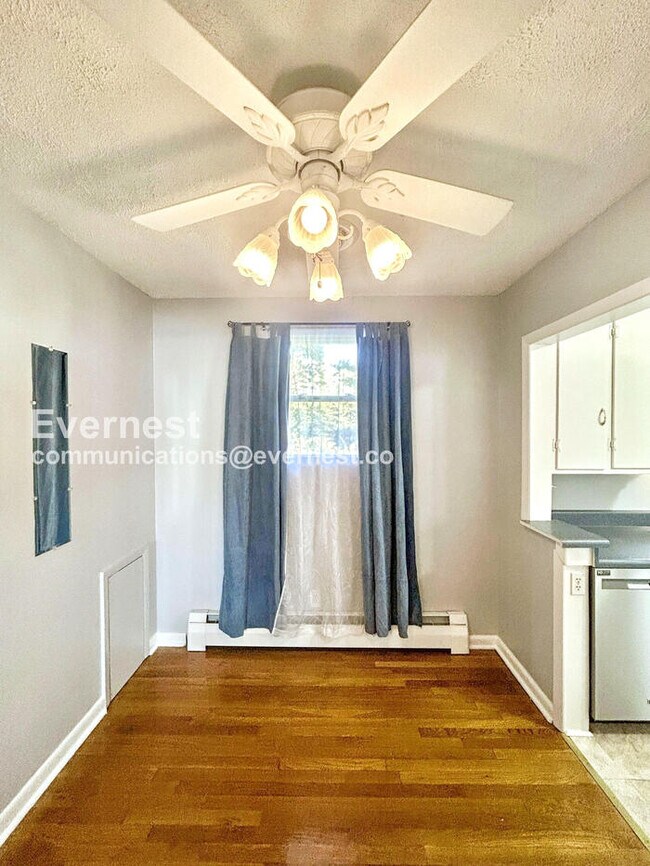 Foto del edificio - 2116 Oakwood Ln