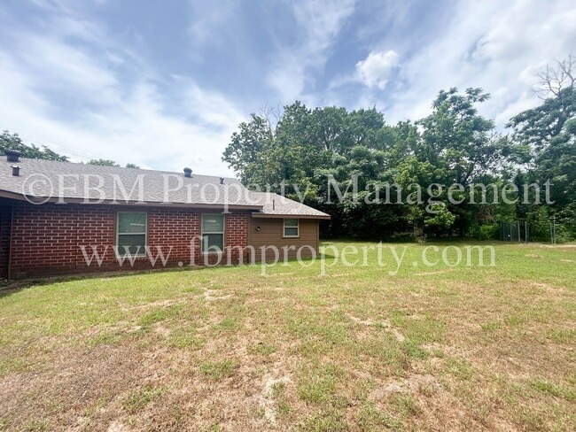 Building Photo - 319 McEntire Rd