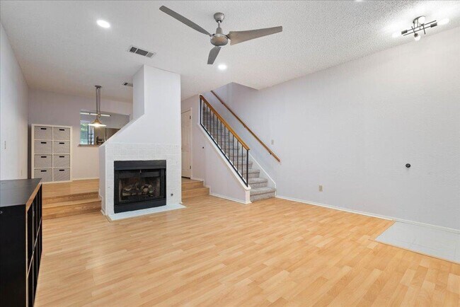 Building Photo - 1411 Gracy Farms Ln