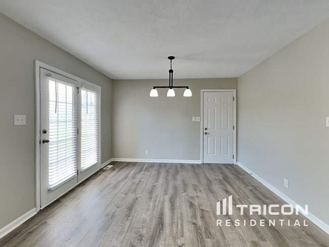 Building Photo - 102 Amelia Ct