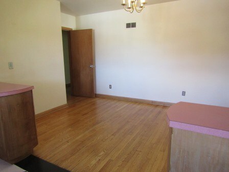 Dining Area - 118 W Main St