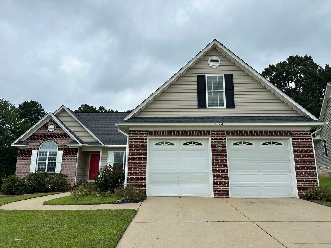 Primary Photo - 4 Bedroom, 3 Bath with 2 Car Garage off Ho...