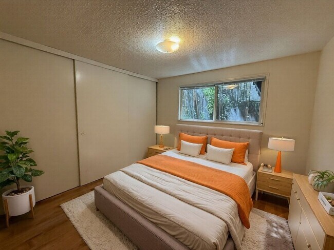 Building Photo - 851 W 5th Ave