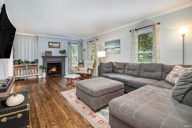 Foto del edificio - Sunnymeade home with many updates, close to Notre Dame and the Zoo