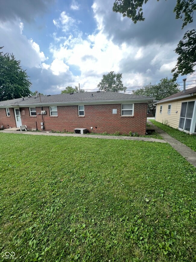 Building Photo - 410 E Ohio St