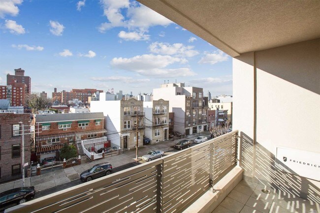 Foto del edificio - 14-45-45 31st Ave