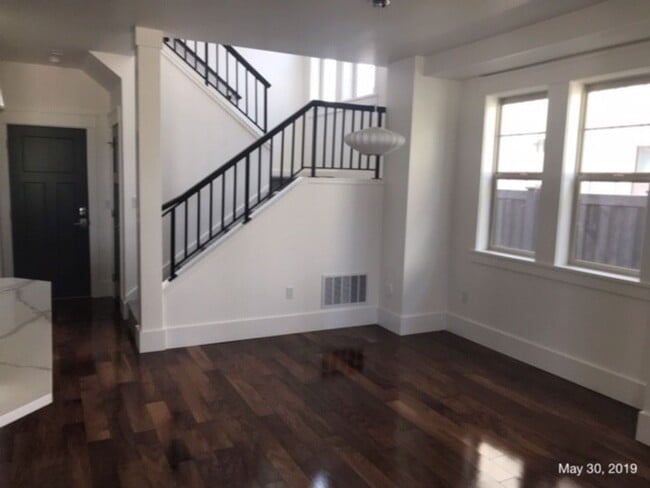 Foto del edificio - Stunning Liberty Lake Townhouse