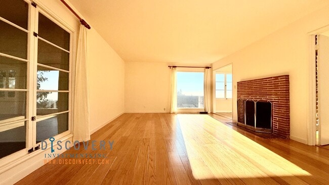 Foto del edificio - Mid-Century Montclair 3+ Bedroom with Filtered San Francisco Bay Views!