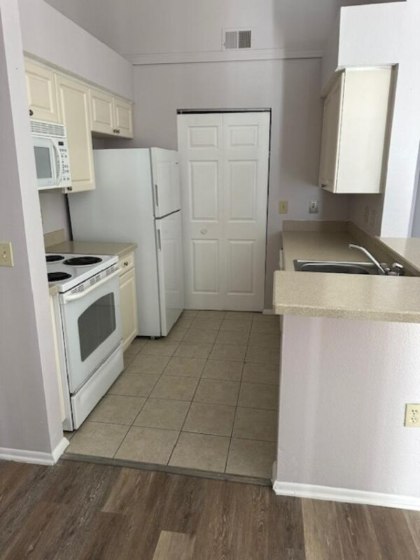 Foto del edificio - 1225 Bermuda Lakes Ln