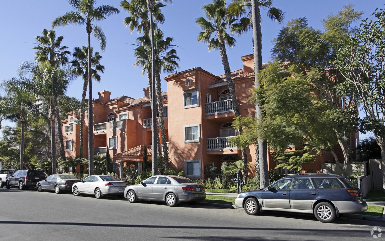 Foto del edificio - Trevi Villa Condominiums