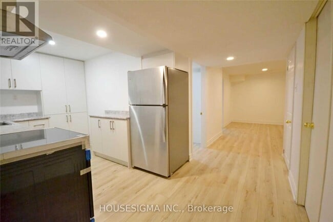 Building Photo - 95 Orsett St