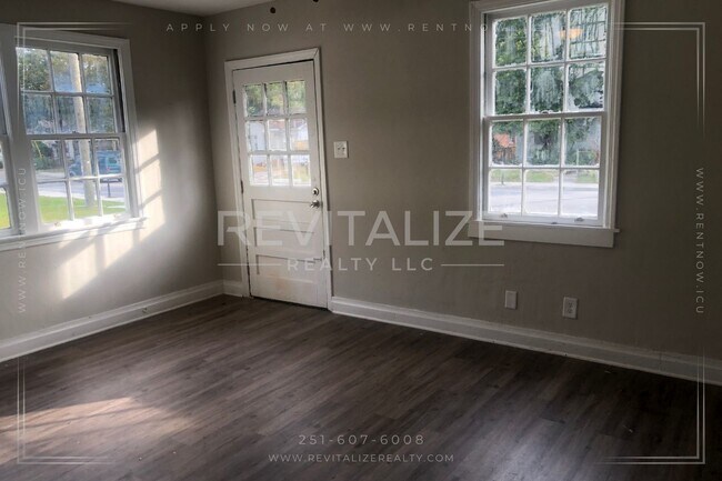 Foto del edificio - Cozy 2 Bedroom/1 Bathroom Duplex in Mobile!
