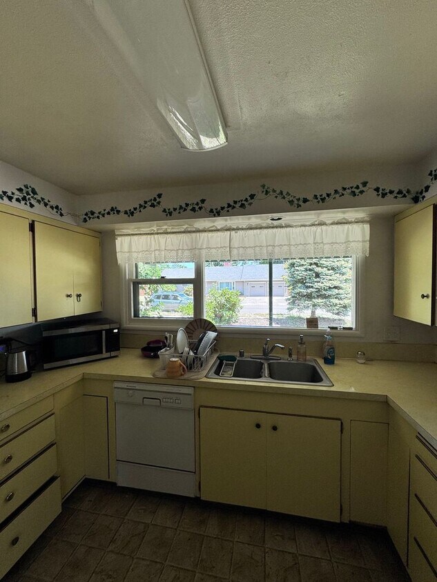 Foto del edificio - 1124 Woodside Dr