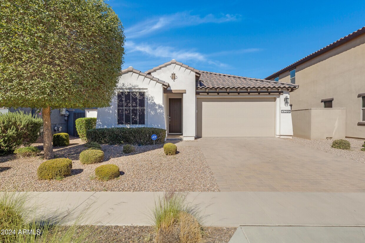 Foto principal - 14396 W Wethersfield Rd