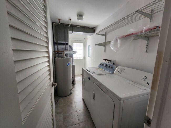 Foto del edificio - 106-108 North Dudley Avenue, 1st Floor