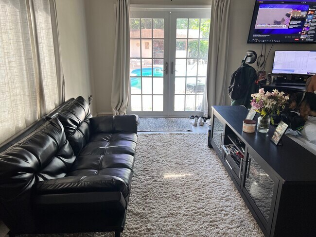 Foto del edificio - 4563 Mathis St
