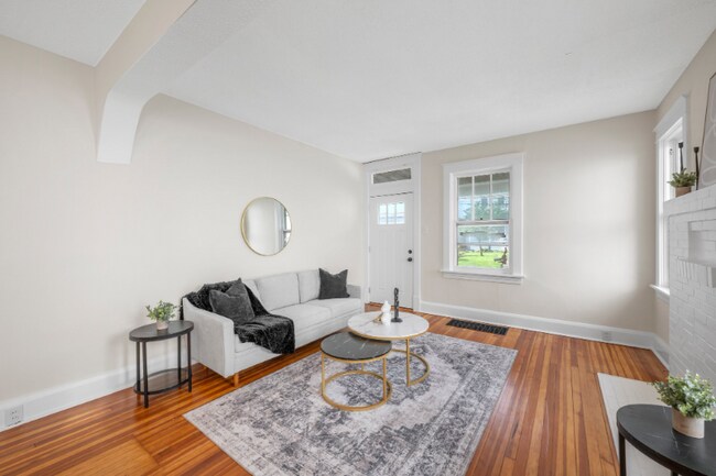 Foto del edificio - 7517 Ellis Ave
