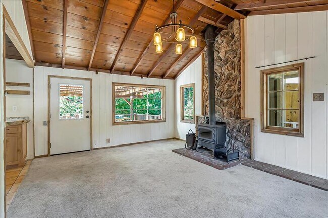 Building Photo - 230 Riverview Dr