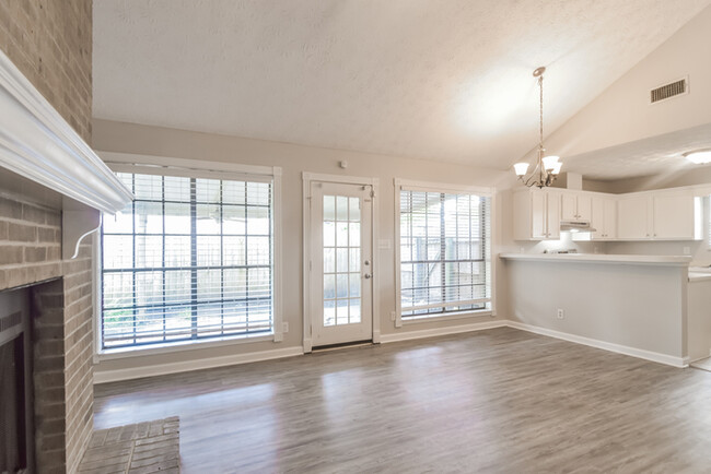 Building Photo - Cute 3 Bedroom Home