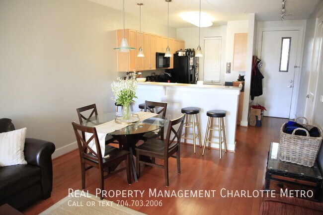 Building Photo - Charming condo available now! Sign up for ...