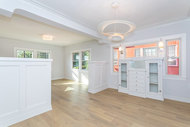 Foto del edificio - 1640 Edgecliffe Dr